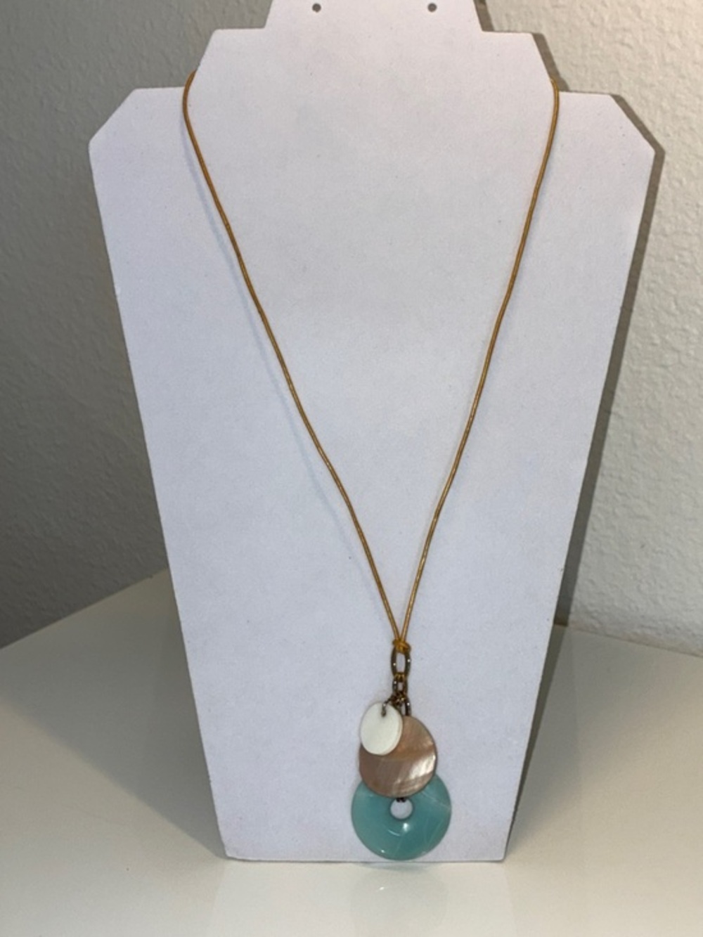 Bonni J EUC Multi-Disc Pendant Corded Necklace Natural Gem Stones BLUE PINK WH